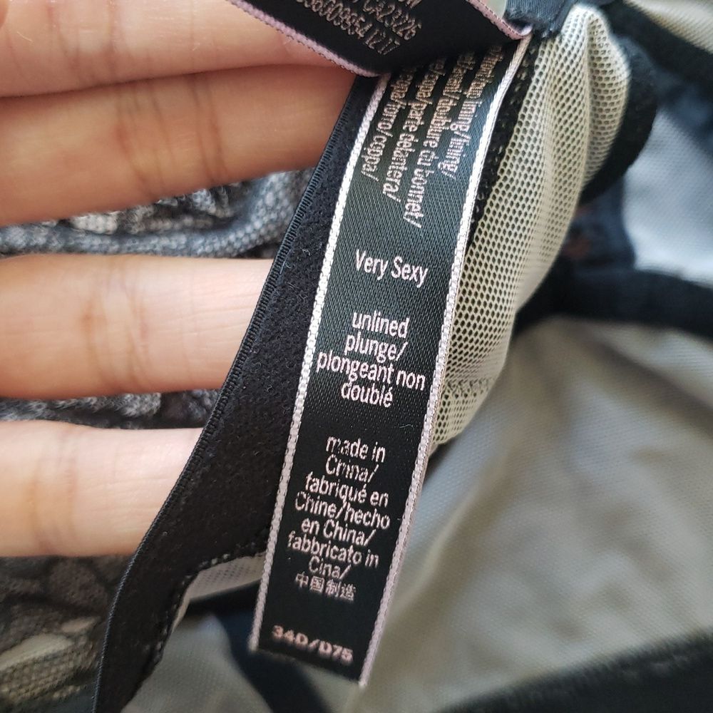 Victorias Secret Very Sexy Black Floral Lace Elegant Unlined Plunge Bra Size 34D - Picture 4 of 6